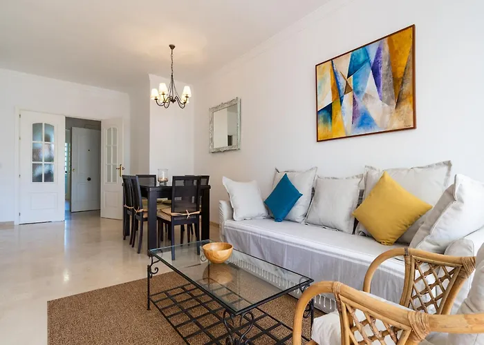 In Elviria Near شقة