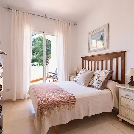 公寓 In Elviria Near 马尔韦利亚