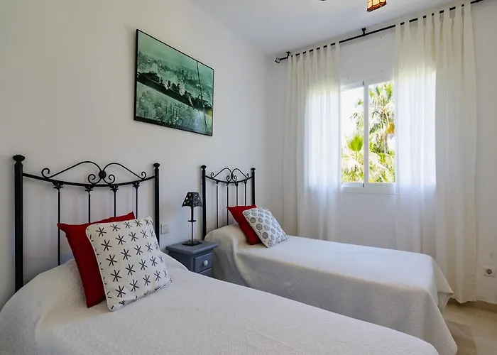 Apartman In Elviria Near *