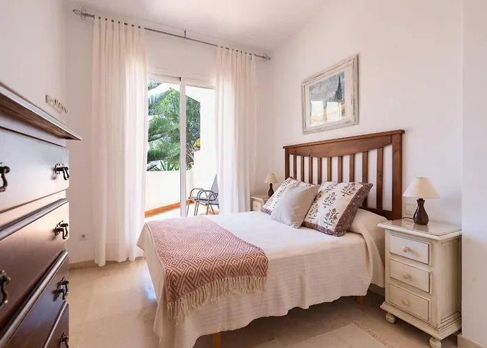 公寓 In Elviria Near 马尔韦利亚
